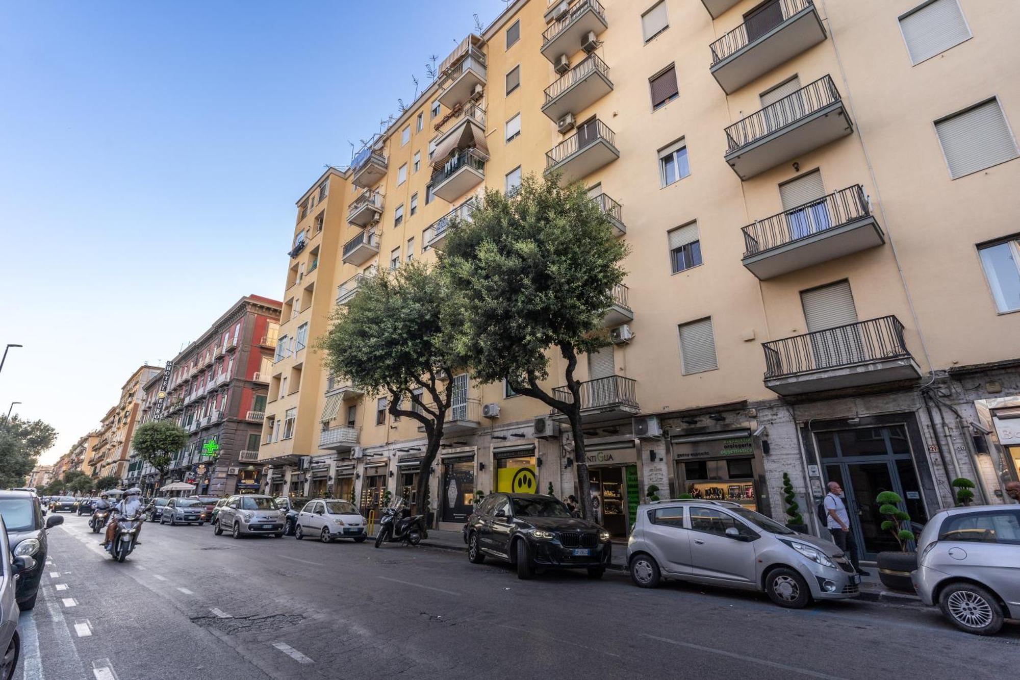 Camera e Caffé DeLuxe Napoli Esterno foto