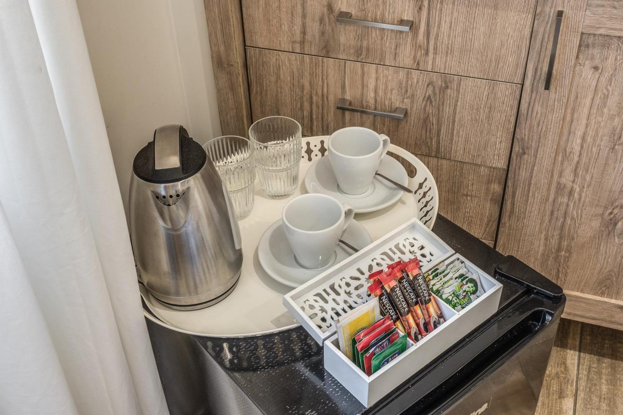 Camera e Caffé DeLuxe Napoli Esterno foto